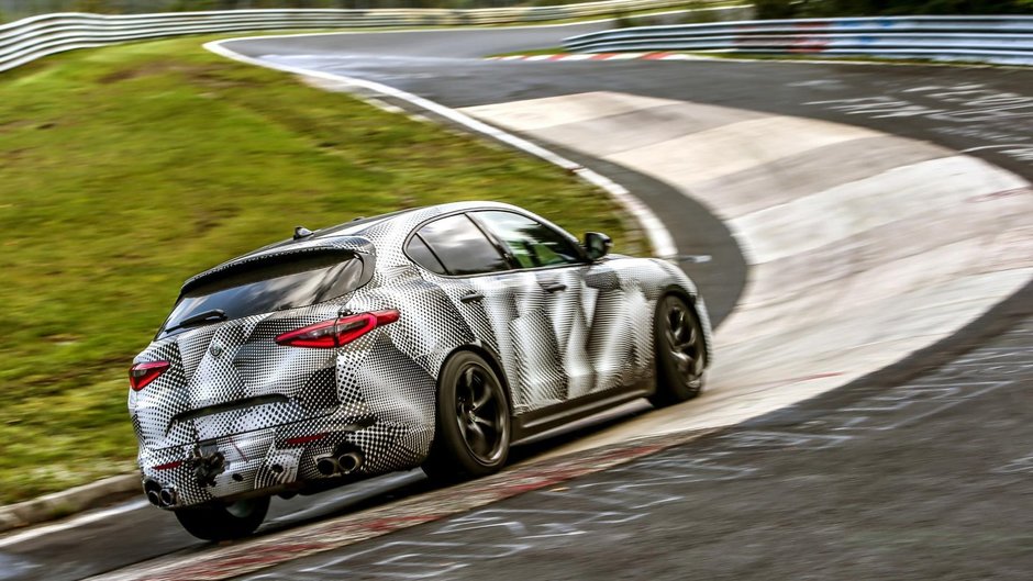 Alfa Romeo Stelvio Quadrifoglio pe Nurburgring