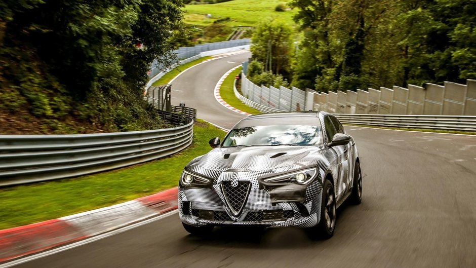 Alfa Romeo Stelvio Quadrifoglio pe Nurburgring