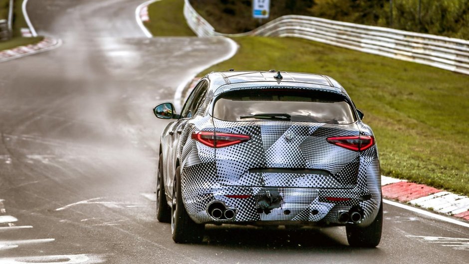 Alfa Romeo Stelvio Quadrifoglio pe Nurburgring