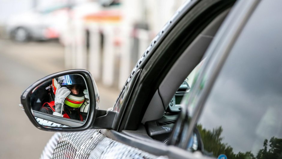 Alfa Romeo Stelvio Quadrifoglio pe Nurburgring