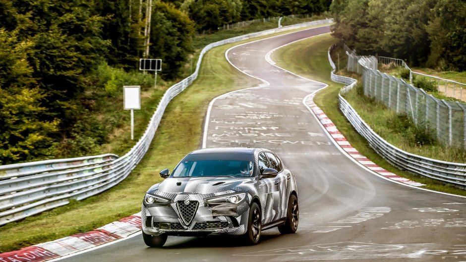 Alfa Romeo Stelvio Quadrifoglio pe Nurburgring