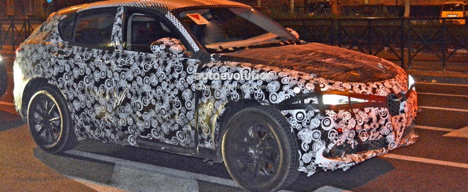 Alfa Romeo Stelvio renunta la o parte din camuflaj. Uite ce ne mai dezvaluie SUV-ul italian