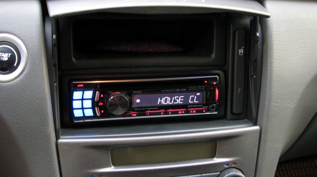 ALPINE CDE-123R RADIO-CD MP3 Player Auto C USB Montaj In Toata Tara