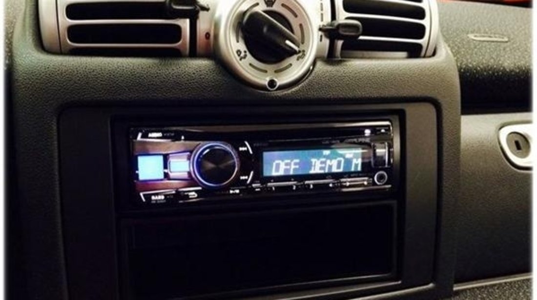 ALPINE CDE-182R RADIO-CD MP3 Player Auto C USB Montaj In Toata Tara