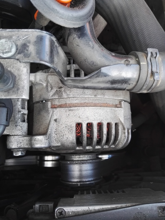 Alternator Audi A4 B7 2.0 tdi BLB