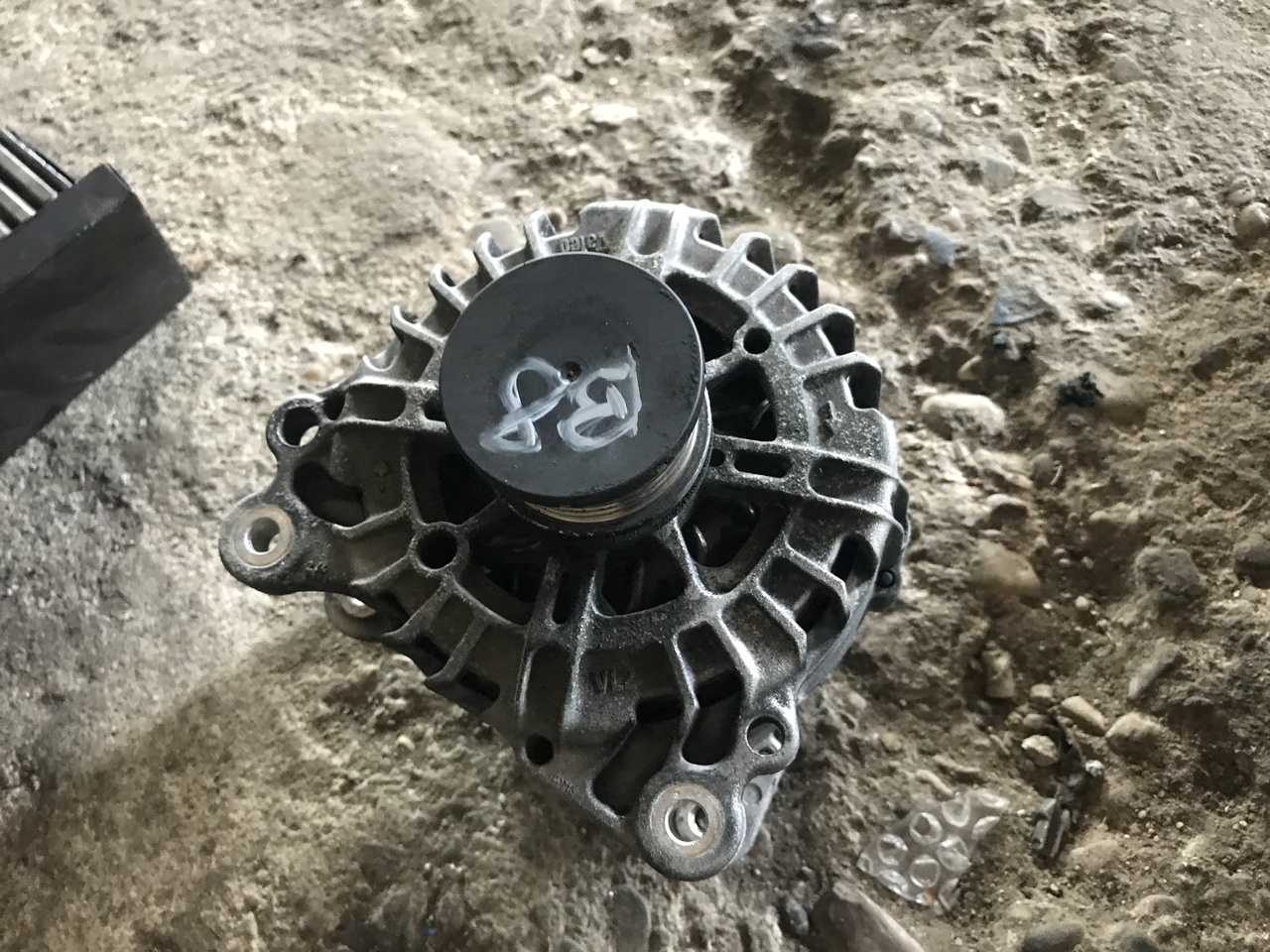Alternator AUDI A5 8T 2.0 TDI CAG CAH 2009 2010 2011