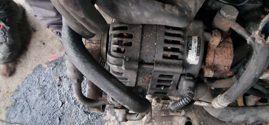 Alternator Hyundai Tucson 2.0CRD D4EA Euro 3 cod 37300-27013