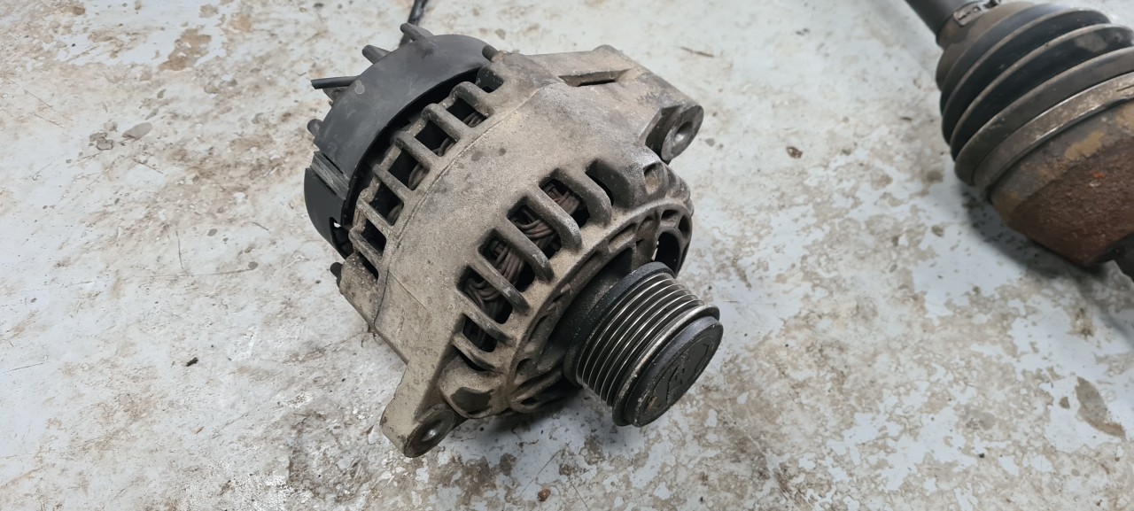 Alternator Opel Astra H Zafira B 1.9 CDT