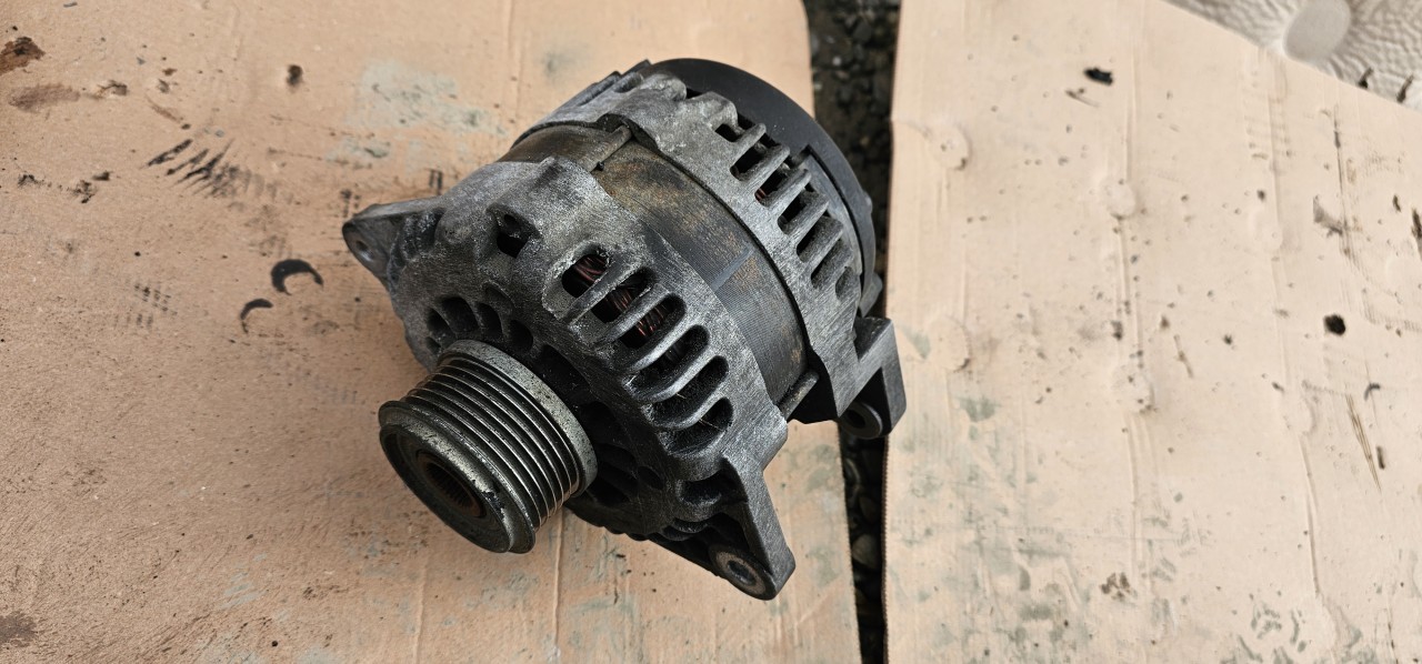Alternator Opel Astra J 1.7CDTI 2010 2011 2012 2013 2014