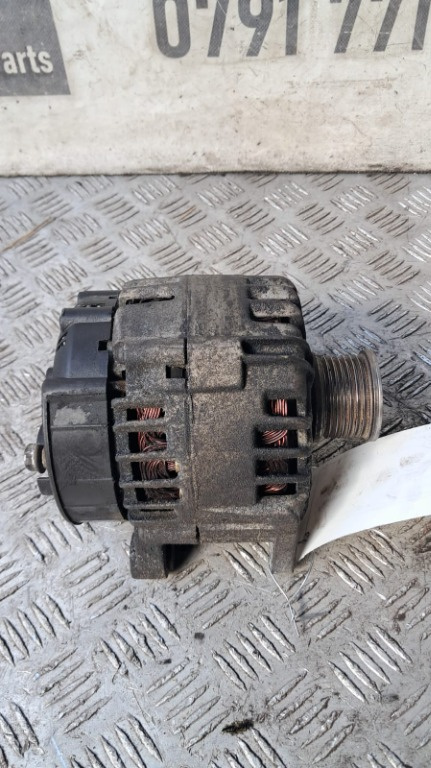 Alternator Opel Vivaro 2.0 CDTI M9R an 2013