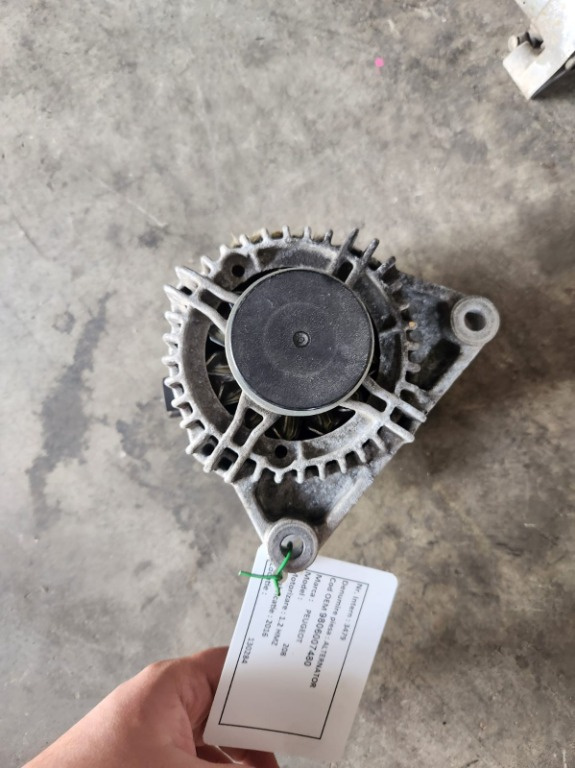 Alternator Peugeot 208 1.2 an de fabricatie 2016 cod 9806007480