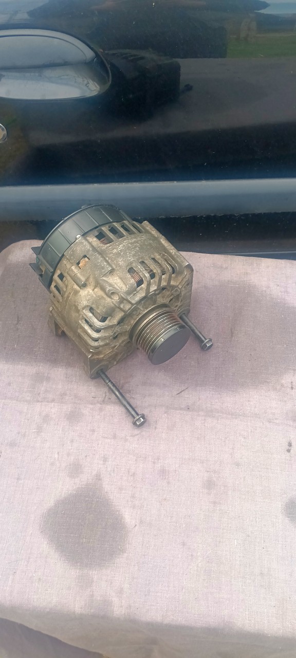 Alternator Renault Clio 2 1.5 dCi K9K cod 8200537415