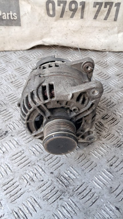 Alternator Renault Laguna 1.5 DCI an 2013 cod 82006600034-B / 0124525139