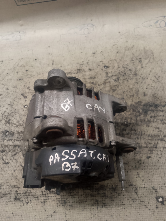 Alternator Volkswagen Passat B7 2008, 03L903023B