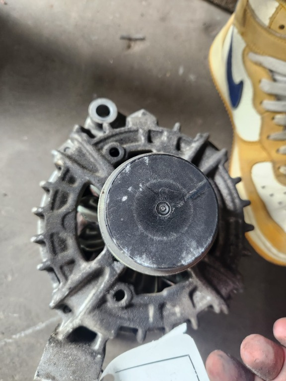 Alternator Volvo C30 2.0 2011 2012 2013 2014 2015 cod 31288879