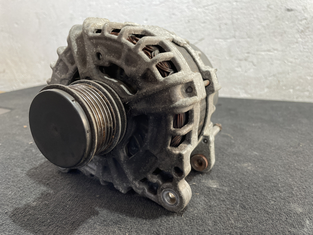 Alternator VW Passat B7 2.0 TDI sedan 2013 (cod intern: 212508)