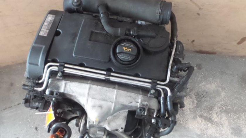 Alternator VW Touran 2.0 TDI cod motor AZV