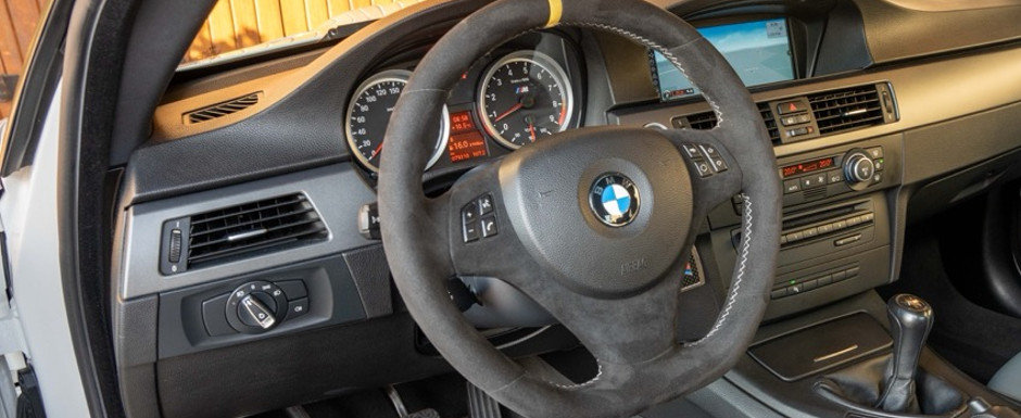 Altul ca el nu va mai exista niciodata. BMW-ul din 2009 are motor V8 aspirat si cutie manuala Altul ca el nu va mai exista niciodata. BMW-ul din 2009 are motor V8 aspirat si cutie manuala