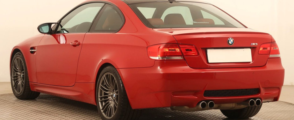 Altul ca el nu va mai exista niciodata. BMW-ul din 2009 are motor V8 aspirat si cutie manuala Altul ca el nu va mai exista niciodata. BMW-ul din 2009 are motor V8 aspirat si cutie manuala