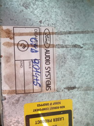 Am si eu un ford focus din 2002 si am decuplat bateria si imi cere cod pt casetofon.Va rog sa ma ajutati.M 094149 serie?