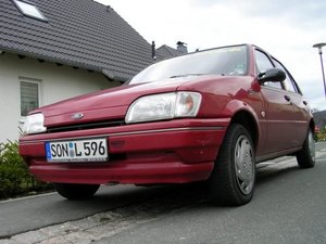 am un ford fiesta mk3 1,4 monoinjector consuma vreo 30 de litri la 100km,si sa dus benzinza si in ulei din motor?