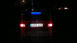 am un golf 3 si de cateva zile i-am montat un neon albastru in interiorul masinii in partea din spate e regulamentar ?