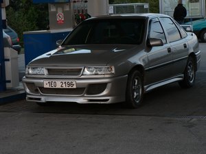 am un opel vectra 1 8i din 1994 si as vrea  sa il fac putin mai tuning ceva idei sau poze ??