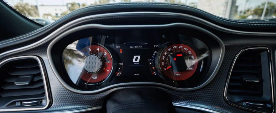 Americanii au creat o versiune moderna a vechiului Dodge Charger. Noua varianta a legendarului muscle car de peste Ocean are un motor V8 supercharged de 6.2 litri si 797 CP