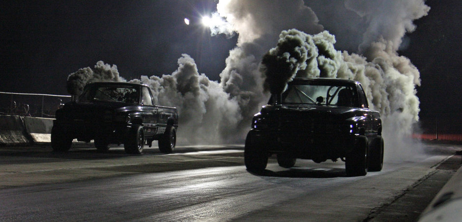 Americanii riposteaza: fenomenul 'rolling coal', interzis prin lege Americanii riposteaza: fenomenul 'rolling coal', interzis prin lege