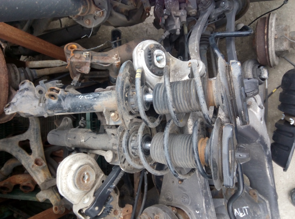 Amortizoare fata mercedes c200,c220,c320 w204 cu arc 2007