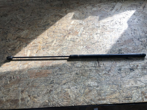Amortizor capota fata Golf 6 1.6 tdi Variant 4motion sedan 2010 (5K0823359D)