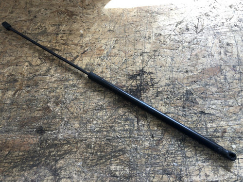 Amortizor capota fata VW Passat B6 TDI 170 GTSPORT R-LINE combi 2010 (3C0823359A)
