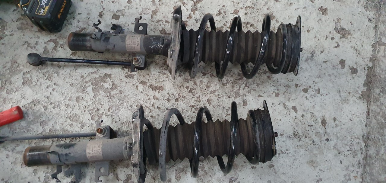 Amortizor cu arc si flansa  Nissan Qashqai 2014 2015 2016 2017 2018