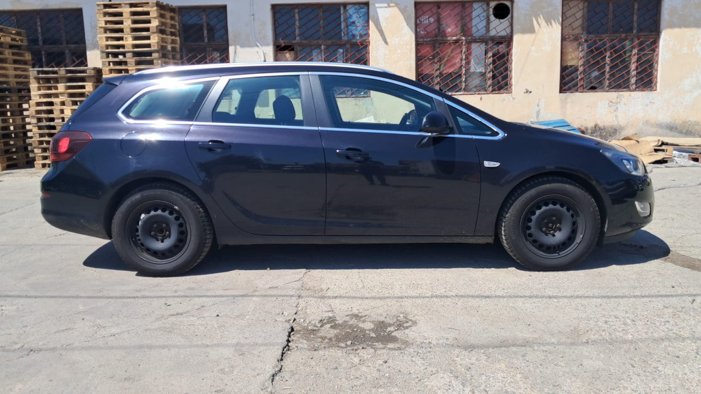 Amortizor dreapta fata Opel Astra J 1.4 turbo an 2011 cod 13354012