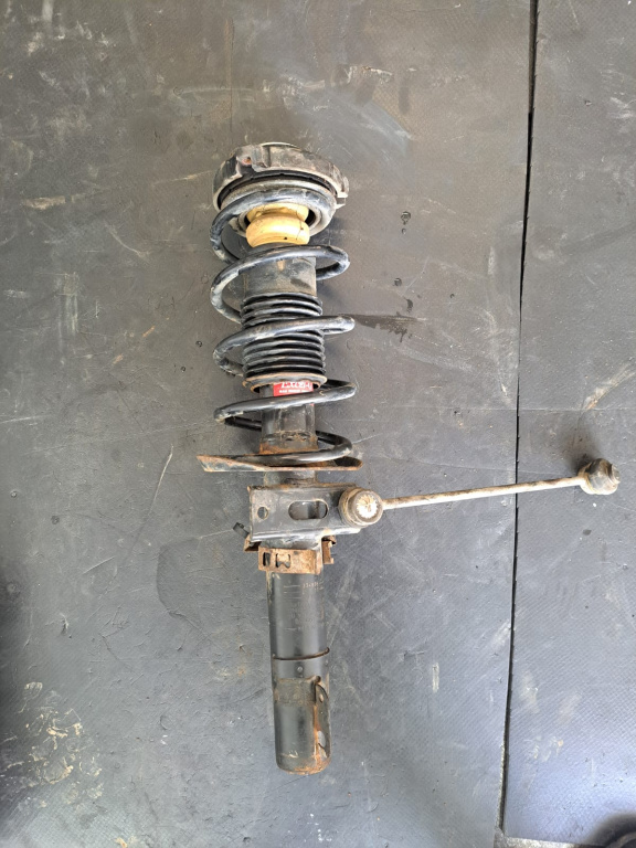 Amortizor față cu arc și flanșă Volkswagen Polo 9N - COD 334835 KYB