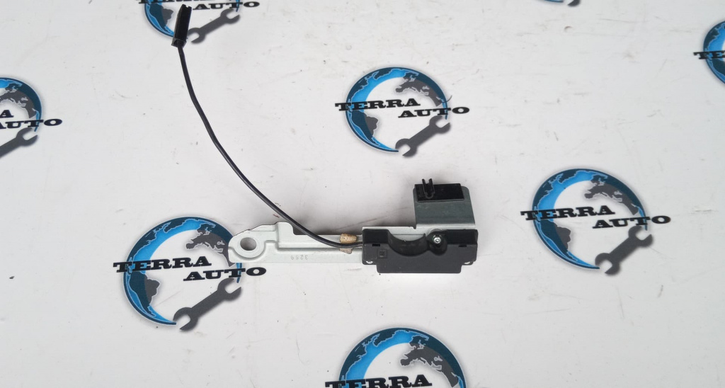 Amplificator antena 13276027 Opel Insignia