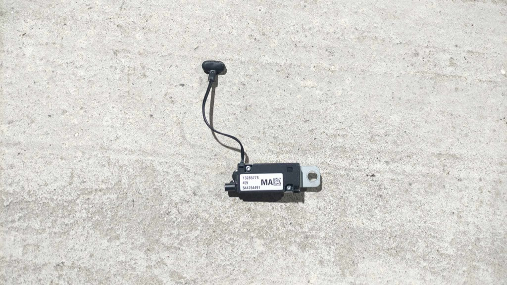 Amplificator antena 13285778 Opel Astra J an fab. 2009 - 2015