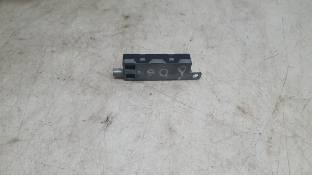 Amplificator antena 1t0035577p Volkswagen VW Touran [2003 - 2006]