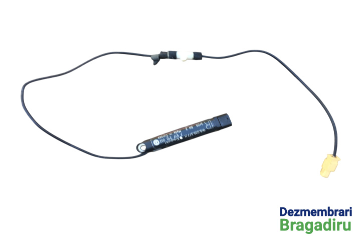 Amplificator antena Amplificator antena dreapta, Cod: 1K6035577H 1K6035577H Volkswagen VW Golf 5 [2003 - 2009] Hatchback 3-usi 1.9 TDI 6DSG (105 hp) Cod motor: BKC, Cod cutie: HLH, Cod culoare: LA6Q