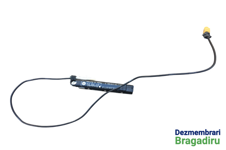 Amplificator antena Amplificator antena stanga, Cod: 1K6035577R Volkswagen VW Golf 5 [2003 - 2009] Hatchback 3-usi 1.9 TDI 6DSG (105 hp) Cod motor: BKC, Cod cutie: HLH, Cod culoare: LA6Q