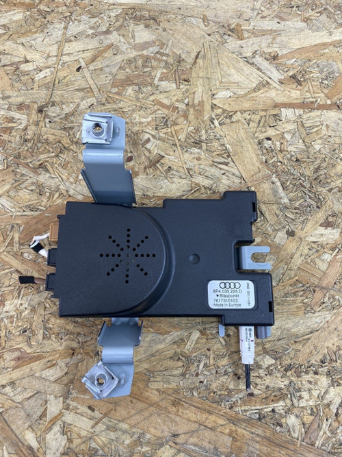 Amplificator antena Audi A3 8P Coupe, 1.6 TDI 2011 sedan 2011 (8P4035225D)