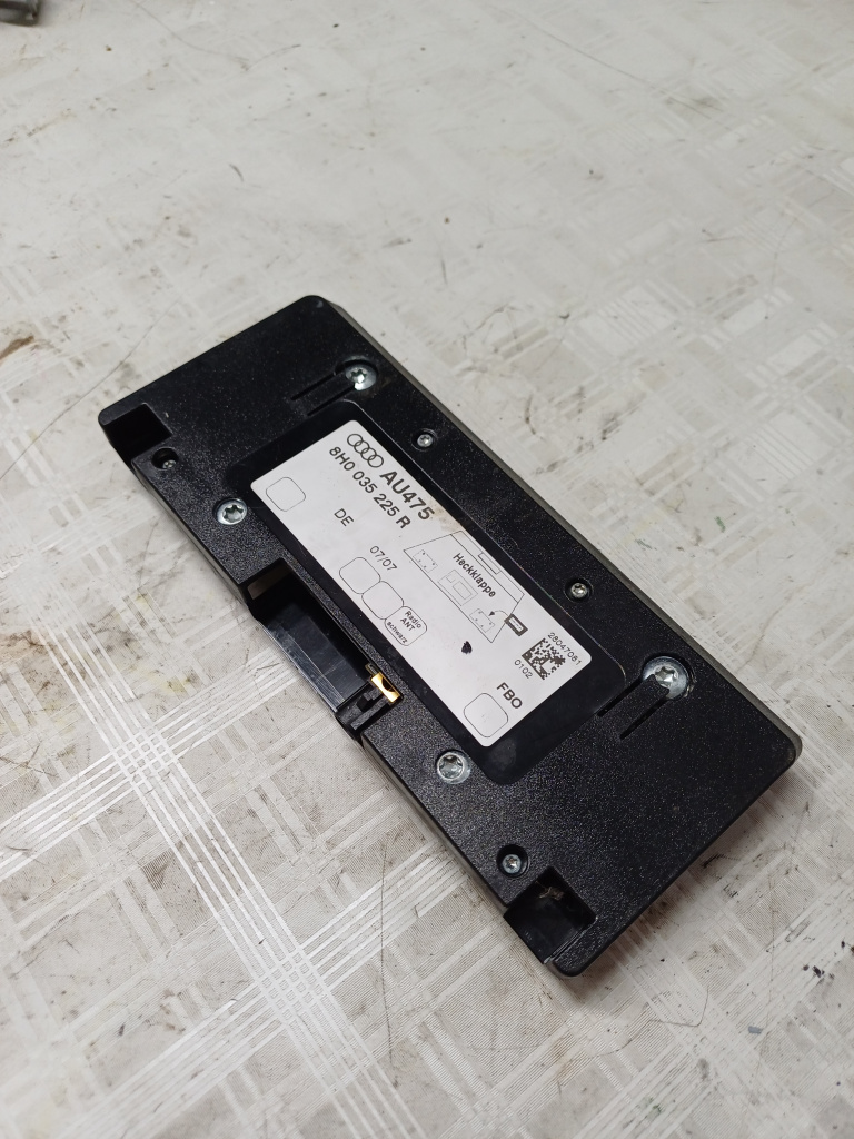 Amplificator antena Audi A4 Cabrio - Motorina 2007, 8H0035225R