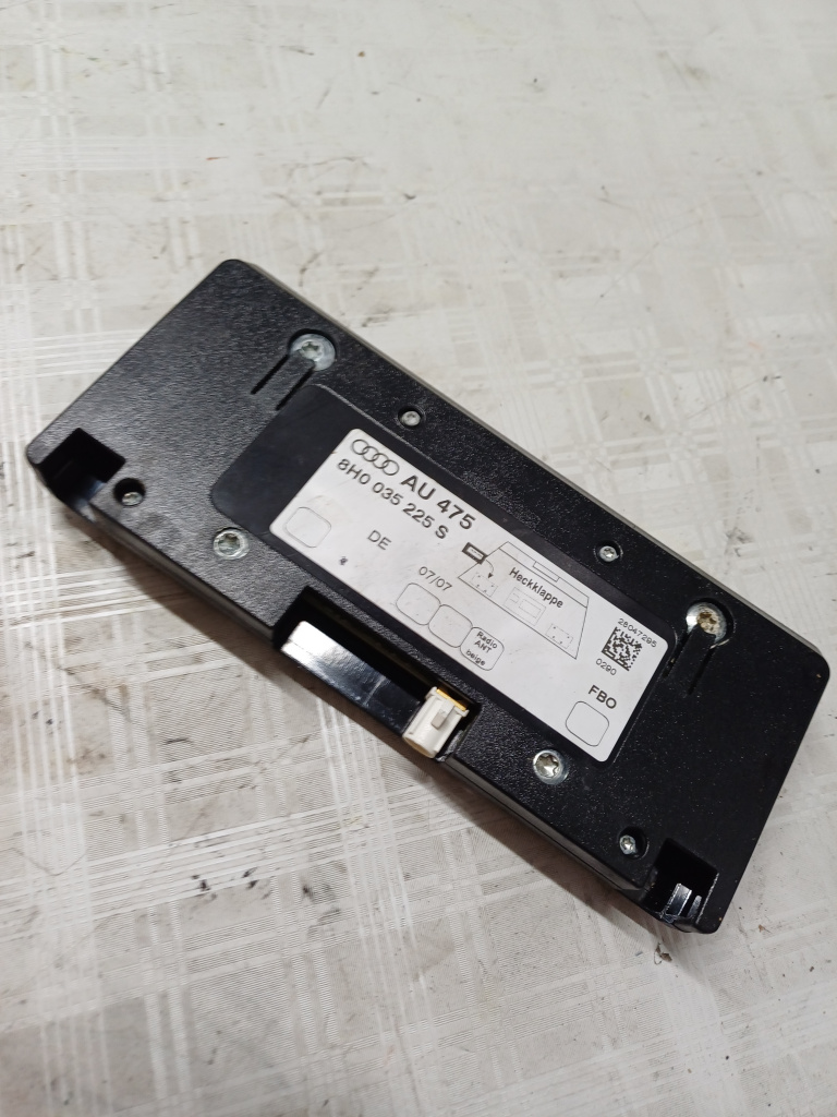 Amplificator antena Audi A4 Cabrio - Motorina 2007, 8H0035225S