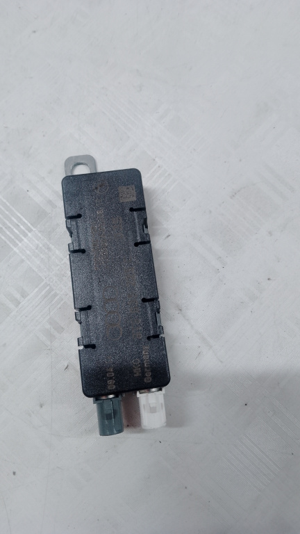Amplificator antena Audi A5 - Benzina 2015, 8T8035225C