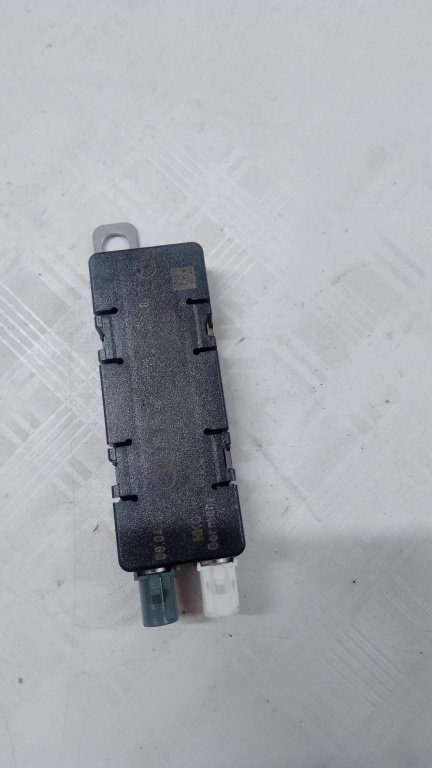 Amplificator antena Audi A5 - Benzina 2015, 8T8035225C