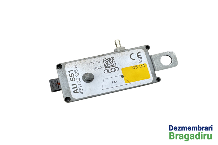 Amplificator antena dreapta spate Cod: 4B5035225N 4B5035225N Audi A6 4B/C5 [facelift] [2001 - 2004] Sedan 2.5 TDI multitronic (163 hp) Cod motor BDG, Cod cutie GJT
