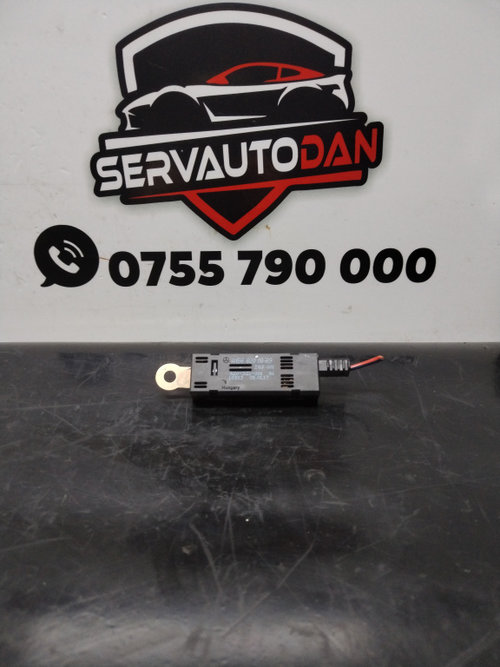 Amplificator antena Mercedes-Benz C-Class (2015->) [W205] 2.2 Motorina 2016, A1568200089