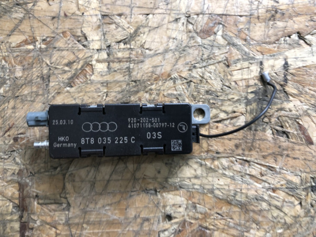 Amplificator antena radio Audi A5 2.0TFSI 211cp sedan 2010 (8T8035225C)