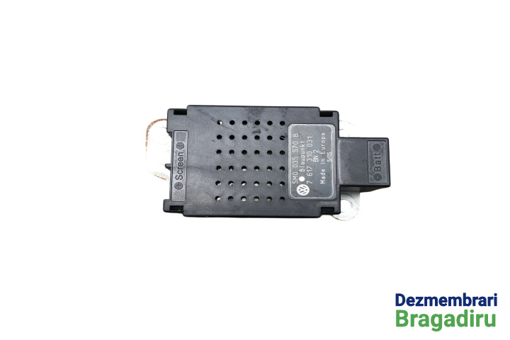 Amplificator antena radio Cod: 5M0035570B 5M0035570B Volkswagen VW Golf 5 [2003 - 2009] Hatchback 3-usi 1.9 TDI 6DSG (105 hp) Cod motor: BKC, Cod cutie: HLH, Cod culoare: LA6Q