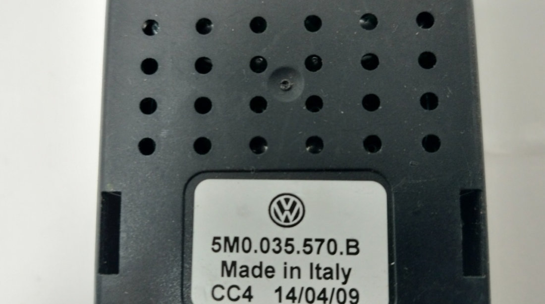 Amplificator antena radio Volkswagen Golf 5 (1K) Hatchback 2005 1.9 TDI OEM 5M0035570B